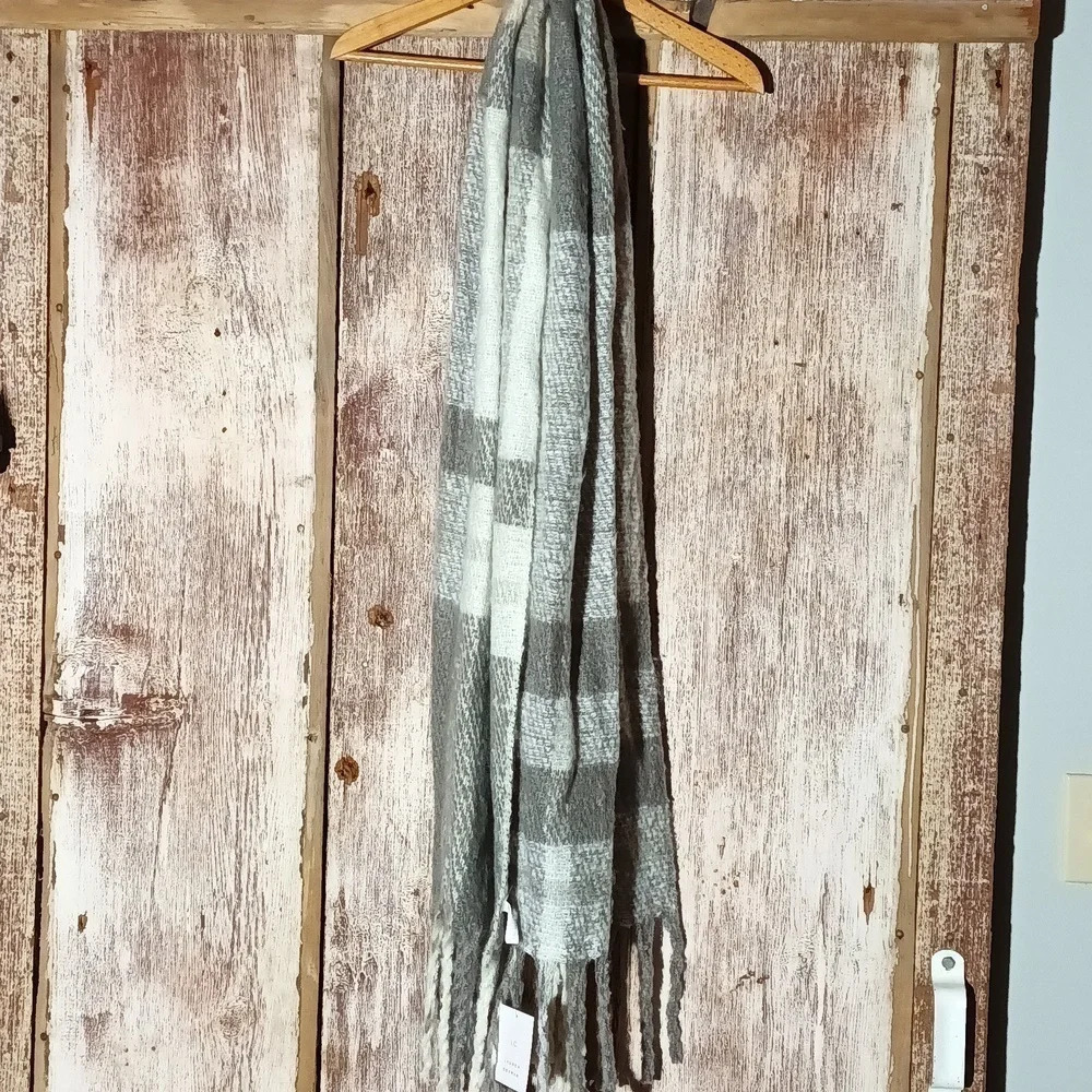 Cozy Lauren Conrad oblong blanket scarf wrap cream gray white fringe - Picture 5 of 8